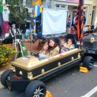 ELEY CAR WITH GIRLS